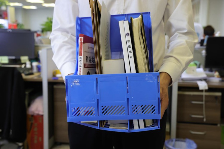 冠领律师代理深圳劳动争议案,帮被非法开除的男子获赔23.4万元 冠领律师代理深圳劳动争议案,帮被非法开除的男子获赔23.4万元